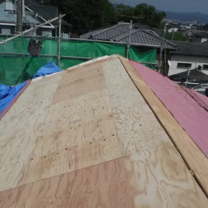 屋根の重量差　（燻し和瓦からガルバニウム鋼板へ）のサムネイル