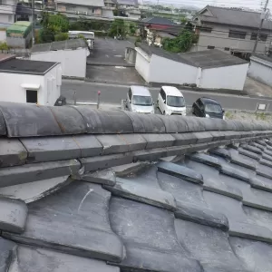 屋根の補修工事のサムネイル