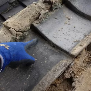 瓦のズレで雨漏りしていますのサムネイル