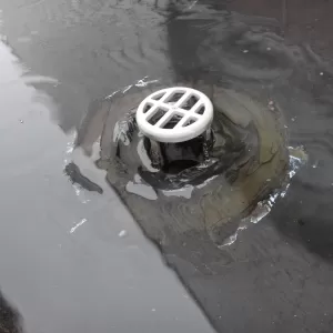 陸屋根の雨漏りのサムネイル